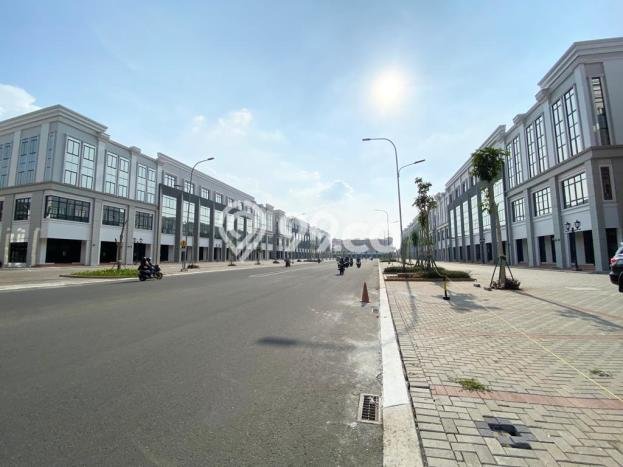 Area Ramai! Ruko Dijual di Kelapa Gading untuk Bisnis Luas Bangunan 222m2 Area Ramai! Ruko Dijual di Kelapa Gading untuk Bisnis Luas Bangunan 222m2