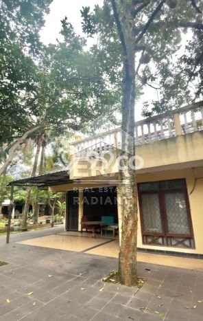 Rumah Mewah LB 300m2 Siap Huni Desain Elegan di Bintaro, Tangerang Selatan Rumah Mewah LB 300m2 Siap Huni Desain Elegan di Bintaro, Tangerang Selatan