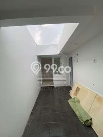 Jual Rumah Luas Elegan Dengan View Cantik di Bintaro, Tangerang Selatan Jual Rumah Luas Elegan Dengan View Cantik di Bintaro, Tangerang Selatan