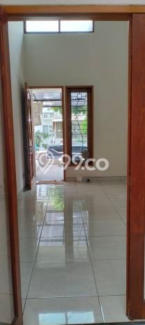 Rumah Luas Asri 3 KT Siap Pakai di Bintaro Tangerang Selatan Rumah Luas Asri 3 KT Siap Pakai di Bintaro Tangerang Selatan