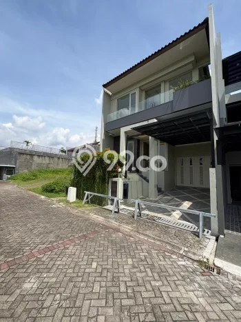 Rumah Luxury Modern Tanpa Renovasi di Candi Golf Semarang Rumah Luxury Modern Tanpa Renovasi di Candi Golf Semarang