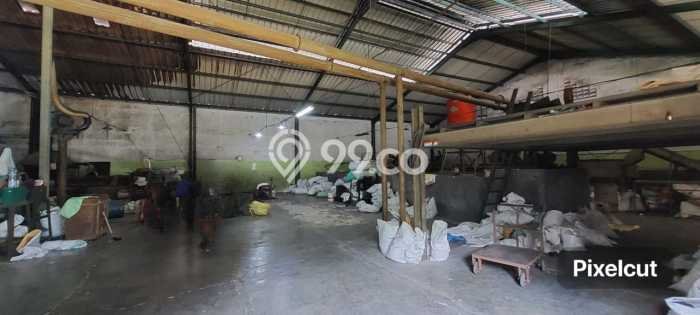 Area Ramai! Gudang Dijual di Sukoharjo untuk Bisnis Luas Bangunan 1100m2 Area Ramai! Gudang Dijual di Sukoharjo untuk Bisnis Luas Bangunan 1100m2
