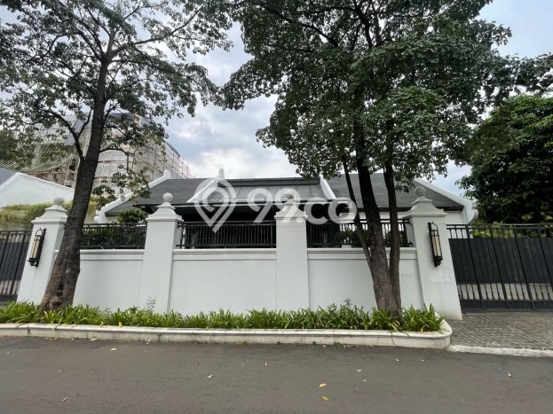 Ready to Use! Luxury House LT 1206m2 Desain Elegan di Kemang Ready to Use! Luxury House LT 1206m2 Desain Elegan di Kemang