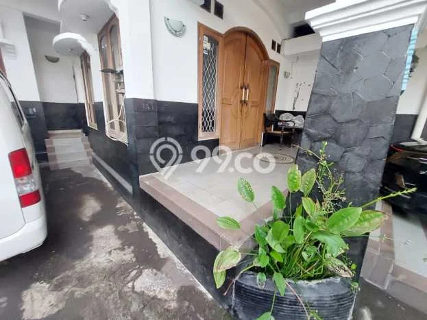 Rumah Eksklusif Siap Huni LT 352m2 di Matraman, Jakarta Timur Rumah Eksklusif Siap Huni LT 352m2 di Matraman, Jakarta Timur