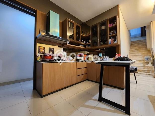 Dijual Hunian Mewah dengan Fasilitas Sekitar Komplit di Singgasana, Bandung Dijual Hunian Mewah dengan Fasilitas Sekitar Komplit di Singgasana, Bandung