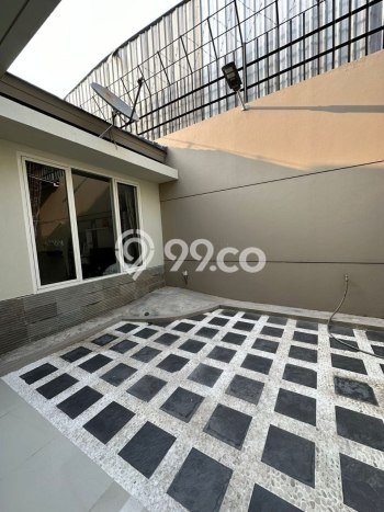 Rumah Mewah Siap Huni LT 240m2 di Wiyung, Surabaya Rumah Mewah Siap Huni LT 240m2 di Wiyung, Surabaya