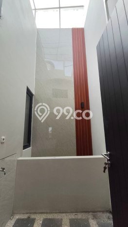 For Sale Hunian Rumah Terawat 4 Kamar di Mulyosari, Surabaya For Sale Hunian Rumah Terawat 4 Kamar di Mulyosari, Surabaya