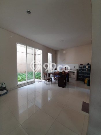 Rumah Mewah Siap Huni LT 240m2 di Wiyung, Surabaya Rumah Mewah Siap Huni LT 240m2 di Wiyung, Surabaya