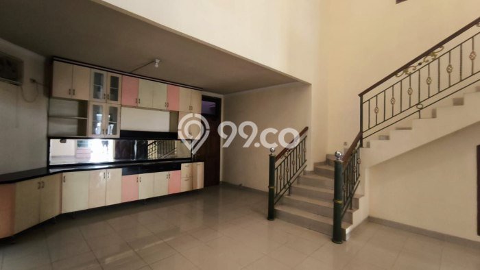 Rumah di Mulyorejo, 5 KT, Pemandangan Kota, LT 240m2m² LB 256m2m² Rumah di Mulyorejo, 5 KT, Pemandangan Kota, LT 240m2m² LB 256m2m²