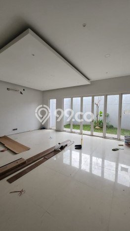 Rumah 5 Kamar Tidur Konsep Modern di Wiyung, Dekat Fasilitas Umum, Surabaya Rumah 5 Kamar Tidur Konsep Modern di Wiyung, Dekat Fasilitas Umum, Surabaya