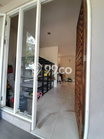 Rumah Mewah Siap Huni LT 240m2 di Wiyung, Surabaya Rumah Mewah Siap Huni LT 240m2 di Wiyung, Surabaya