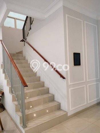 Rumah Elit Modern Tanpa Renovasi di Pakuwon Indah Surabaya Rumah Elit Modern Tanpa Renovasi di Pakuwon Indah Surabaya