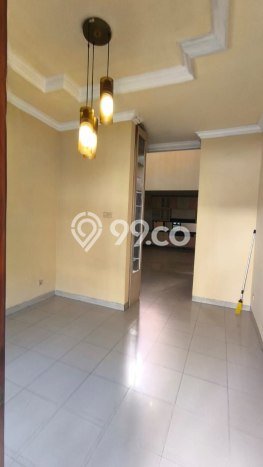 Rumah di Mulyorejo, 5 KT, Pemandangan Kota, LT 240m2m² LB 256m2m² Rumah di Mulyorejo, 5 KT, Pemandangan Kota, LT 240m2m² LB 256m2m²