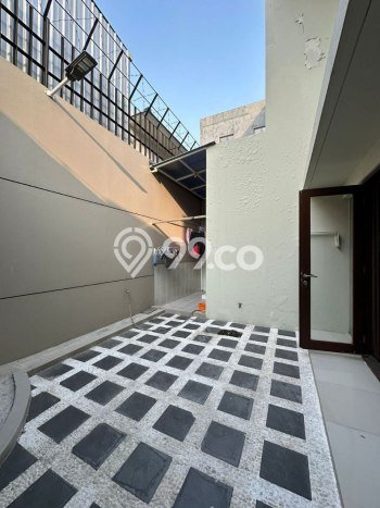 Rumah Mewah Siap Huni LT 240m2 di Wiyung, Surabaya Rumah Mewah Siap Huni LT 240m2 di Wiyung, Surabaya