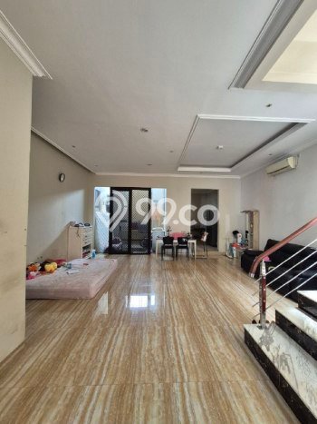 Rumah Berkualitas LT 200m2m² / LB 360m2m² di , Dekat Pusat Kota, Surabaya Rumah Berkualitas LT 200m2m² / LB 360m2m² di , Dekat Pusat Kota, Surabaya