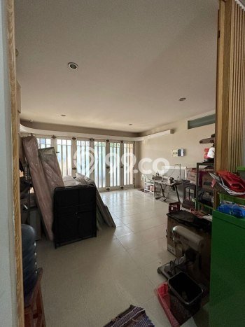 Rumah Mewah Siap Huni LT 240m2 di Wiyung, Surabaya Rumah Mewah Siap Huni LT 240m2 di Wiyung, Surabaya