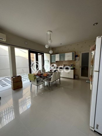 Rumah Mewah Siap Huni LT 240m2 di Wiyung, Surabaya Rumah Mewah Siap Huni LT 240m2 di Wiyung, Surabaya