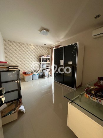 Rumah Mewah Siap Huni LT 240m2 di Wiyung, Surabaya Rumah Mewah Siap Huni LT 240m2 di Wiyung, Surabaya