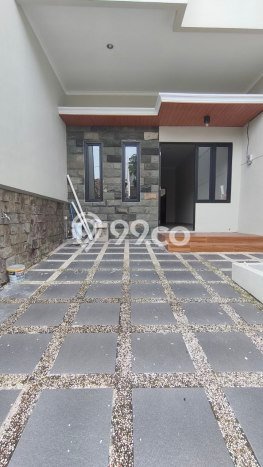 For Sale Hunian Rumah Terawat 4 Kamar di Mulyosari, Surabaya For Sale Hunian Rumah Terawat 4 Kamar di Mulyosari, Surabaya