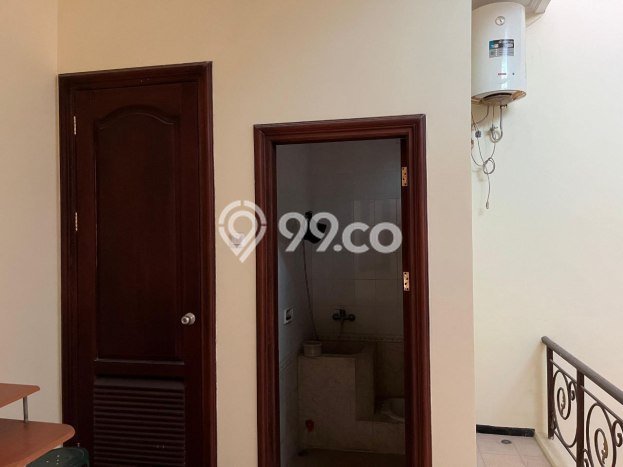 Rumah Lokasi Strategis area Sukolilo, Surabaya, LT 137m2m² LB 190m2m² Rumah Lokasi Strategis area Sukolilo, Surabaya, LT 137m2m² LB 190m2m²