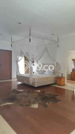 Rumah Modern Disewakan di Dukuh Pakis Surabaya Area Sangat Strategis Rumah Modern Disewakan di Dukuh Pakis Surabaya Area Sangat Strategis