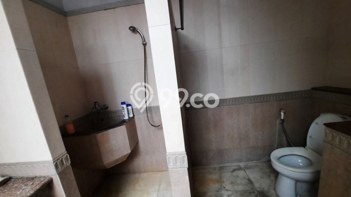 Rumah 5 Kamar Harga Terjangkau di Wiyung, Surabaya Rumah 5 Kamar Harga Terjangkau di Wiyung, Surabaya