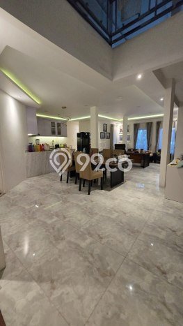 Dijual Rumah Premium dengan Fasilitas Sekitar Komplit di Dukuh Pakis, Surabaya Dijual Rumah Premium dengan Fasilitas Sekitar Komplit di Dukuh Pakis, Surabaya