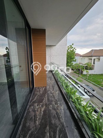 Rumah di Pakuwon Indah, Surabaya, Luas 330m2m² Bangunan 600m2m² Rumah di Pakuwon Indah, Surabaya, Luas 330m2m² Bangunan 600m2m²