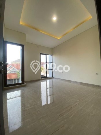 Rumah Luxury Modern Tanpa Renovasi di Citraland Surabaya Rumah Luxury Modern Tanpa Renovasi di Citraland Surabaya