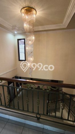 Rumah di Mulyorejo, 5 KT, Pemandangan Kota, LT 240m2m² LB 256m2m² Rumah di Mulyorejo, 5 KT, Pemandangan Kota, LT 240m2m² LB 256m2m²