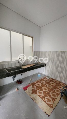 Rumah 5 Kamar Tidur Konsep Modern di Wiyung, Dekat Fasilitas Umum, Surabaya Rumah 5 Kamar Tidur Konsep Modern di Wiyung, Dekat Fasilitas Umum, Surabaya