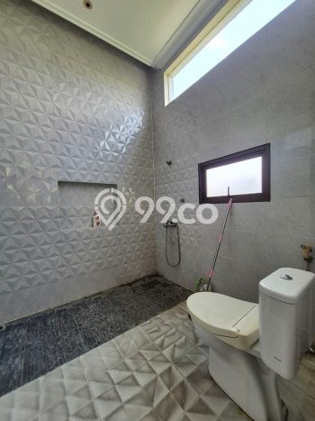 HOT PROPERTY! Rumah Premium area , Luas 240m2m² Bangunan 288m2m² HOT PROPERTY! Rumah Premium area , Luas 240m2m² Bangunan 288m2m²