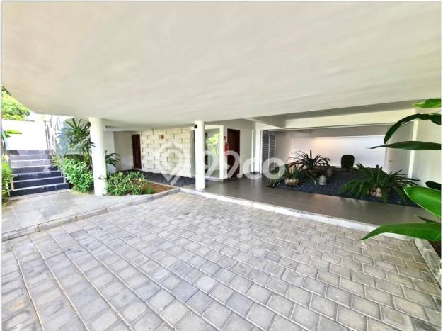 For Sale! Luxury House LT 241m2 Desain Elegan di Ungasan For Sale! Luxury House LT 241m2 Desain Elegan di Ungasan
