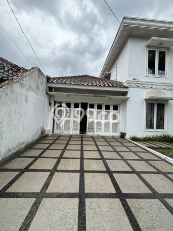 Rumah Mewah LB 350m2 Siap Pakai Desain Elegan di Pangkalan Jati, Depok Rumah Mewah LB 350m2 Siap Pakai Desain Elegan di Pangkalan Jati, Depok