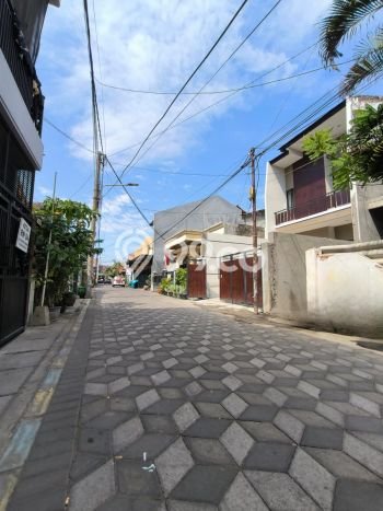 Rumah Modern 4 KT LT 90m2 di Semolowaru Rumah Modern 4 KT LT 90m2 di Semolowaru