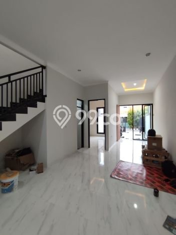 Rumah Strategis Modern Lb 119m2 di Rungkut, Surabaya Rumah Strategis Modern Lb 119m2 di Rungkut, Surabaya