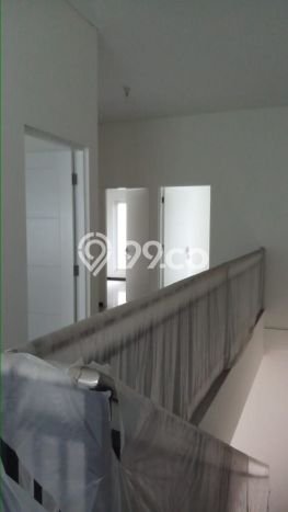 For Sale Hunian Rumah Nyaman 4 KT di Mulyosari, Surabaya For Sale Hunian Rumah Nyaman 4 KT di Mulyosari, Surabaya