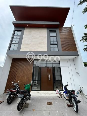 Ready to Use! Luxury House LT 136m2 Desain Elegan di Sutorejo Ready to Use! Luxury House LT 136m2 Desain Elegan di Sutorejo