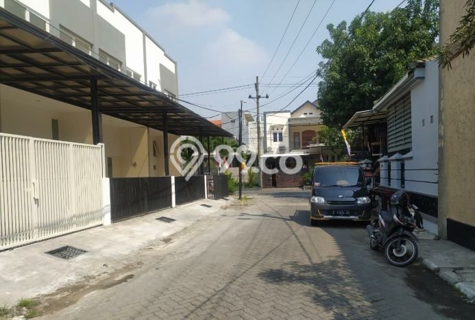 For Sale Rumah 3 Kamar Lokasi Strategis Nyaman dan Strategis di Rungkut For Sale Rumah 3 Kamar Lokasi Strategis Nyaman dan Strategis di Rungkut