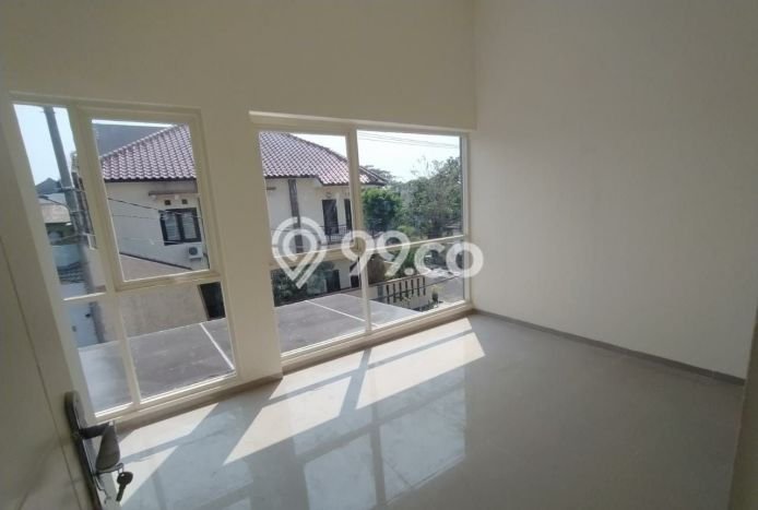 For Sale Rumah 3 Kamar Lokasi Strategis Nyaman dan Strategis di Rungkut For Sale Rumah 3 Kamar Lokasi Strategis Nyaman dan Strategis di Rungkut