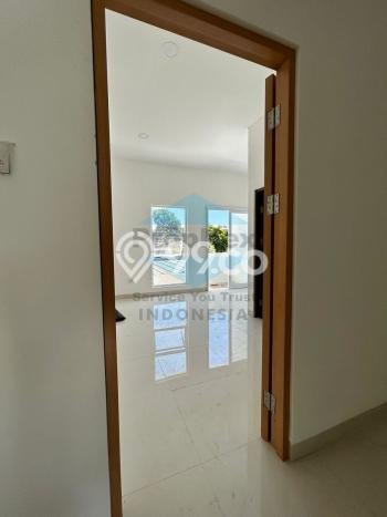 Rumah Strategis Modern Lb 155m2 di Rungkut, Surabaya Rumah Strategis Modern Lb 155m2 di Rungkut, Surabaya