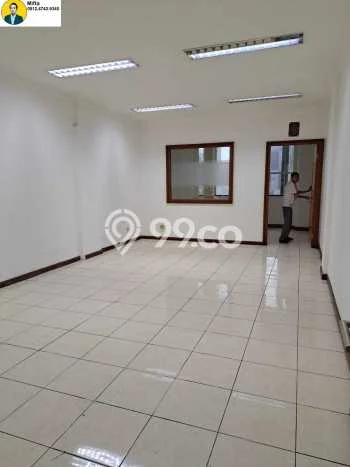 Disewakan Ruko komersial di Kebayoran Lama luas bangunan 240m2 Disewakan Ruko komersial di Kebayoran Lama luas bangunan 240m2