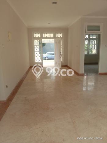 Ready to Use! Luxury House LT 240m2 Desain Elegan di Kota Wisata Ready to Use! Luxury House LT 240m2 Desain Elegan di Kota Wisata
