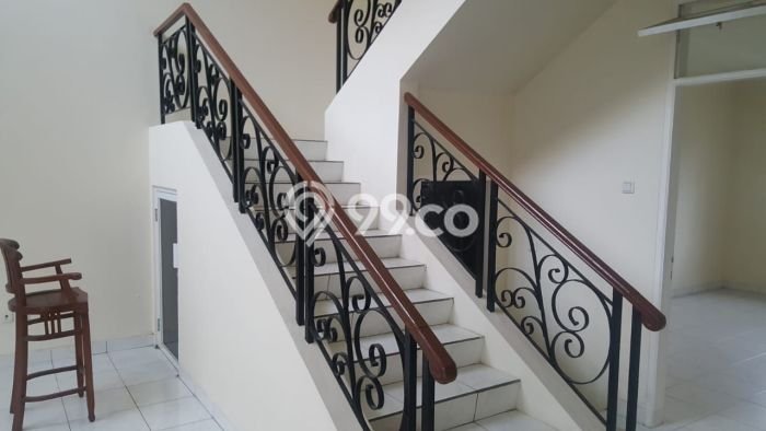 Rumah Mewah LB 200m2 Siap Pakai Desain Elegan di Kota Wisata, Bogor Rumah Mewah LB 200m2 Siap Pakai Desain Elegan di Kota Wisata, Bogor