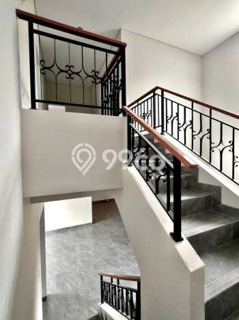 Rumah Elit Modern Siap Huni di Kota Wisata Bogor Rumah Elit Modern Siap Huni di Kota Wisata Bogor