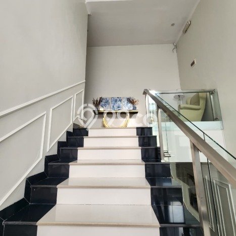 Rumah Mewah LB 450m2 Siap Pakai Desain Elegan di Setiabudi, Bandung Rumah Mewah LB 450m2 Siap Pakai Desain Elegan di Setiabudi, Bandung