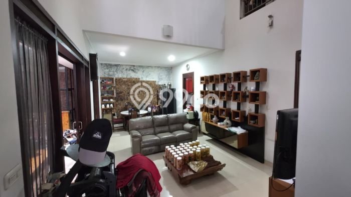 Rumah Modern LT 180m2m² Terawat di Batununggal, Dekat Tempat Strategis, Bandung Rumah Modern LT 180m2m² Terawat di Batununggal, Dekat Tempat Strategis, Bandung