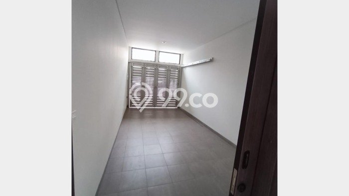 SPECIAL PRICE! Rumah Asri lokasi Summarecon Bandung, Luas 190m2m² LB 215m2m² SPECIAL PRICE! Rumah Asri lokasi Summarecon Bandung, Luas 190m2m² LB 215m2m²