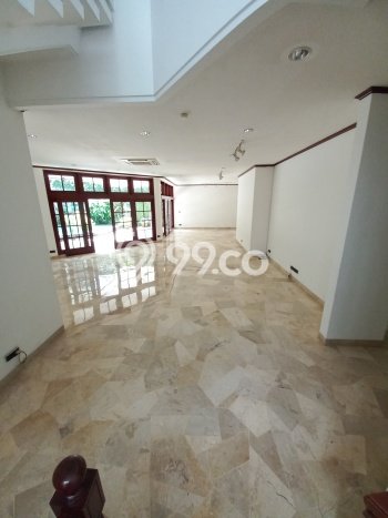 Rumah di Senopati, Dekat Tol, 4 KT, LT 650m² Bangunan 850m² Rumah di Senopati, Dekat Tol, 4 KT, LT 650m² Bangunan 850m²