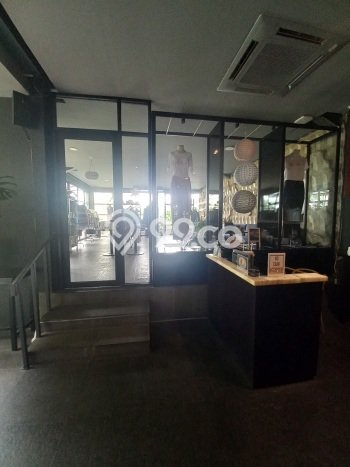 LOKASI BISNIS! Ruko Disewakan Kawasan , Luas 50m2m², Jalan Strategis LOKASI BISNIS! Ruko Disewakan Kawasan , Luas 50m2m², Jalan Strategis